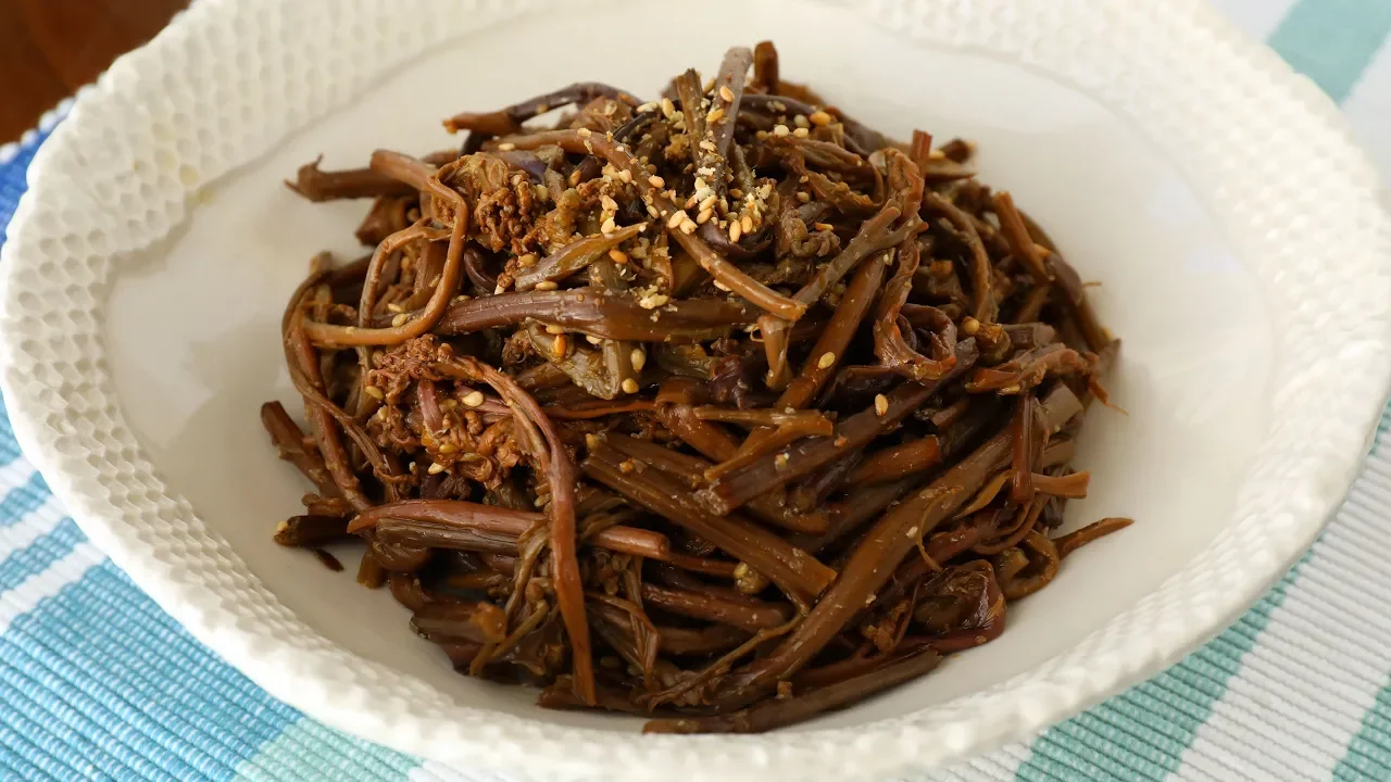 Korean Temple Cuisine: Gosari-namul (Stir-fried fernbrake: )