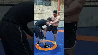 آموزش کشتی دفاع زیر یه خم وتبدیل آن به پیچ کمر کشتی آموزش کشتی کشتی آزاد کشتی فرنگی Trending 