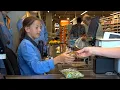 Download Lagu Jong geleerd is oud gedaan: kinderen draaien ochtendje mee in de supermarkt