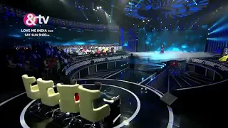 رجل يغني أمام كاجول اغنية Kuch Kuch Hot Tai كاجول بججججن 