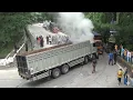 Lagu NGERI‼️Warga Histeris., Detik Detik Mengerikan Terjadi Di Tanjakan Sitinjau Lauik 2 Truk Adu Banteng