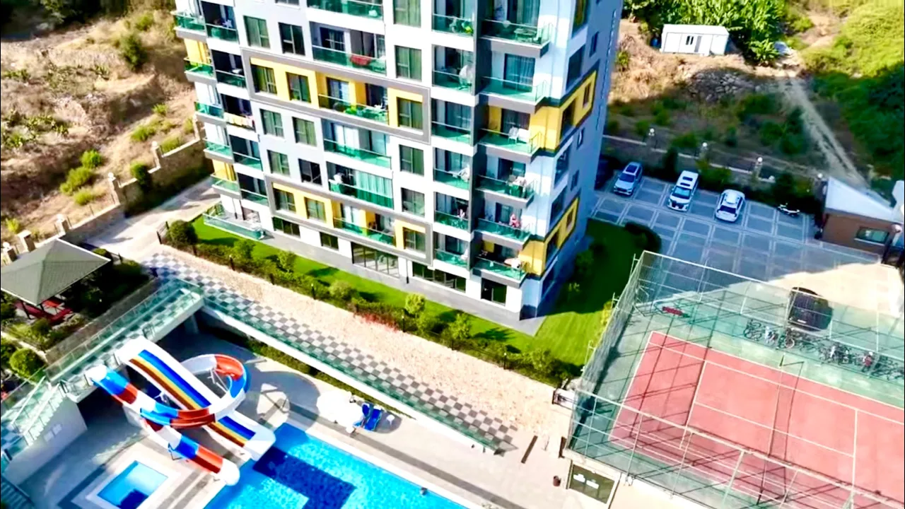 Sea-View 2-Bedroom Apartment in Mahmutlar with sea view