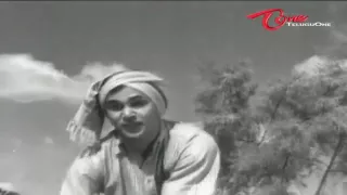 aaduthu paaduthu pani chesthunte