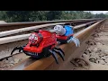 Download Lagu merakit \u0026 menjalankan kereta thomas laba laba, thomas choo choo Charles, di rell kereta api