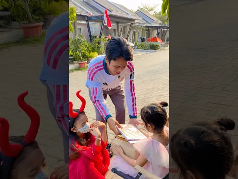ayu dikasih hadiah beneran sama anak merah