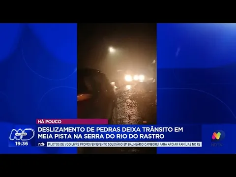 Deslizamento de pedras deixa trânsito em meia pista na Serra do Rio do Rastro
