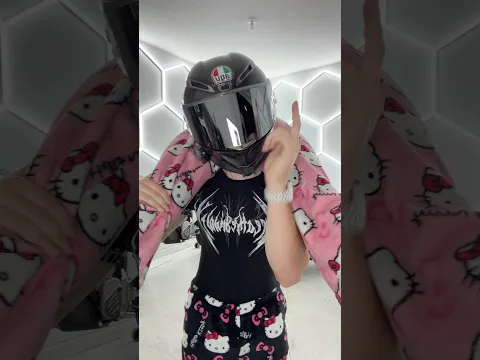 Who’s this 👀 #fyp #trending #booktok #biketok #dance