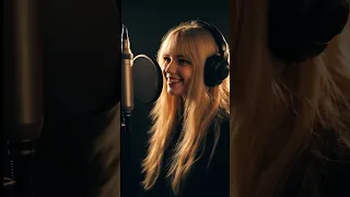 قلبي يدق كأنه غريببين الضلوع يصرخ وينادي حبيب 