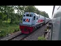 Download Lagu Persilangan Kereta Api Putri Deli U67 - Sribilah Utama U52 di Stasiun Lidah Tanah