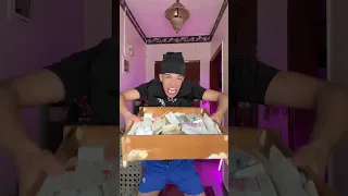 مجنون وماشي بصيدليه      دندنها