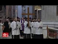 Lagu A San Pietro la Via Crucis guidata dal cardinale Mauro Gambetti nel primo venerdì di Quaresima