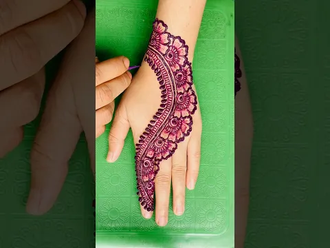 বেগুনি কালার মেহেদী দিয়ে দারুণ ডিজাইন😍 #shorts #youtubeshorts