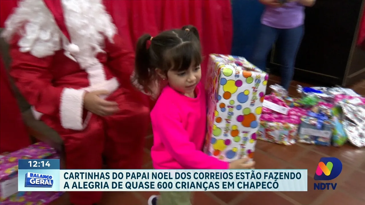 Crianças felizes: Papai Noel dos Correios chega para alegrar o Natal em Chapecó