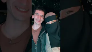 تأسرني بسمة عينيك 