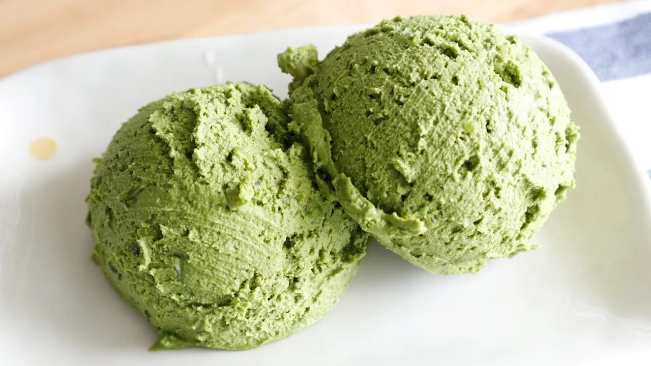 3-Ingredient Homemade Matcha (Green Tea) Ice Cream Recipe | No Ice Cream Machine 🍨 三种材料自家制抹茶冰淇淋(雪糕)