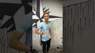 حضروا الهاند فري عشان عمر    وحمو مزيكا جايين ف السكه   دندنها