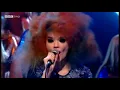 björk - crystalline (live on jools holland 22 nov 2011)