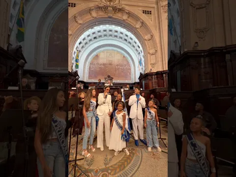 Que honra receber das mãos a Medalha Tiradentes, maior honraria do Estado do Rio de Janeiro.