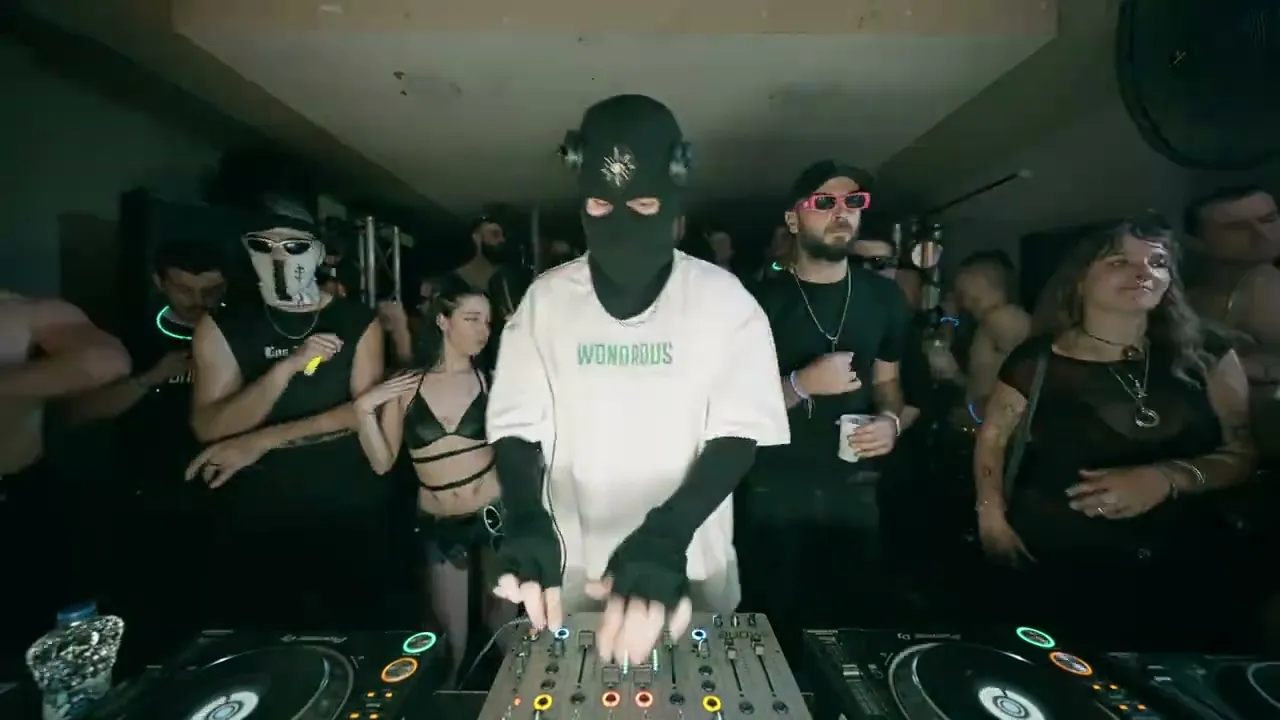 SECRET SWEATY RAVE IN ATHENS: CHEX