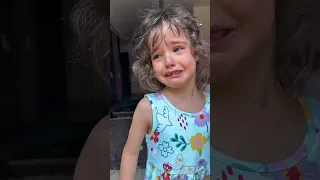 عضتها البطة Viral Baby Duck 