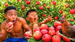 Cooking Chicken Underground & Finding Wild Fruit in the Jungle