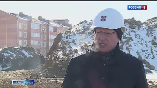 Александр Бурков провел рабочее совещание прямо на стройплощадке школы в Ясной Поляне
