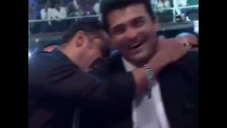 ضحكة سلمان خان 