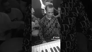 شوف أحمد عامر لما يكون رايق مع مزمار القشاش محمد اوشا 