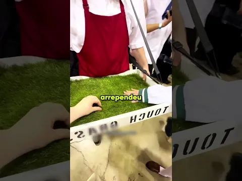 Ele Descobriu o Jeito Mais Fácil de Encontrar Otakus 😂