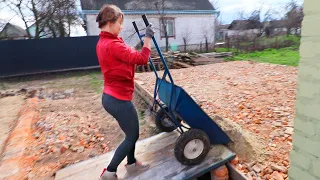 ⚫ПРОСТЕЙШЫЙ Фундамент с Площадкой из Того что Было - Строительство Мастерской не Как у Всех ч.3