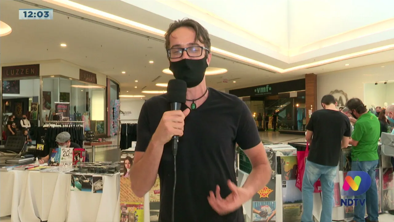 Feira em Blumenau mostra que o disco de vinil continua sendo muito apreciado