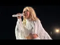Download Lagu Sabrina Carpenter Lollapalooza - Don’t Smile