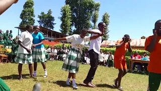 kenya highschool girls twerk