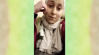 حنان الطرايره مع عائلتها في المطعم 