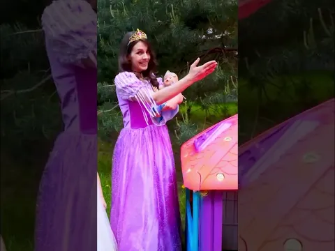 Maya y Lina tienen una casa de princesas