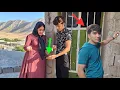 Download Lagu Kan liefde je leven veranderen? Het verhaal van Rashid en zijn moeder op zoek naar Ruhollah.