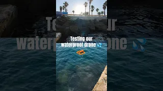 It takes off straight from the water 😱 Our new favorite crew member, the waterproof HOVERAir AQUA💦