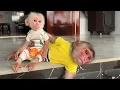 Download Lagu Monkey SinSin and SuBi sadly wait for Dad to return home