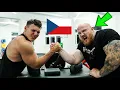 Download Lagu Cvičím S NAJSILNEJŠÍM Čechom (nepreháňam)