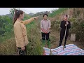 Going up the mountain to glean rice and luckily meeting two kind sisters again, tran cong