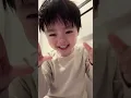 Download Lagu lewen宝宝古灵精怪吃薯条好搞笑！在海边和别人家的两只腊肠狗玩到开心疯了！路过潘爸米儿读书时环澳的big banana下车拍照感慨时间过得真快～baby lewen \u0026 pan#潘爸和乐爷