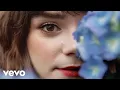 Lagu Laura Anglade - April In Paris (Lyric Video)