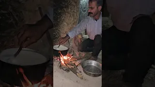 درست کردن شیر آغوز یا زشیرمن محمد قاسم هستم دامدار سنتی شمال ایران رامسر 