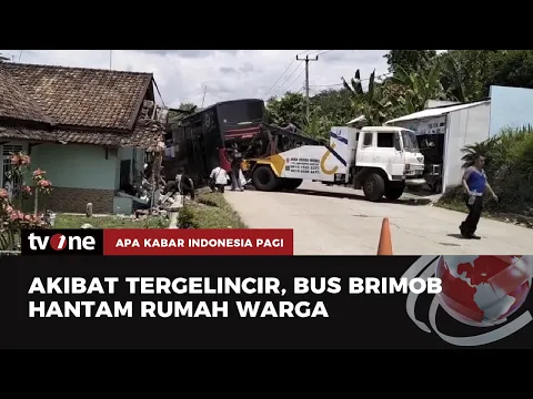 Bus Brimob Tergelincir Tabrak Rumah Warga