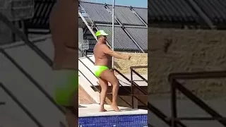 فضيحة رجل الاعمال الشهير بيرقص بالمايوه 