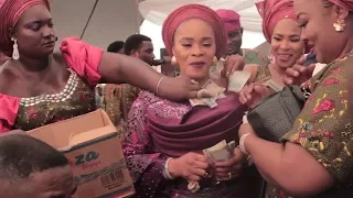 fathia balogun sprays bundle of money on remi surutu and yinka ayfele