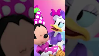 Minnie Mouse falls while chasing easter eggs MinniesBowToons DisneyJr