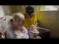 Download Lagu PAI IMPRESSIONADO COM O SEU NETO / RAVI PULANDO NA HORA DO BANHO😱