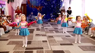 Танок цукерочок молодша група 