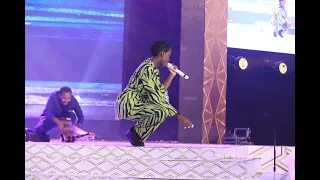 azawi slow dancing performance